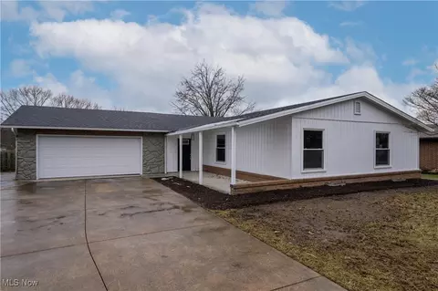 2210 Tamarack Cir NE, Canton, OH 44721 photo 1