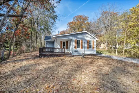 4972 Coleman Dr, New Franklin, OH 44319