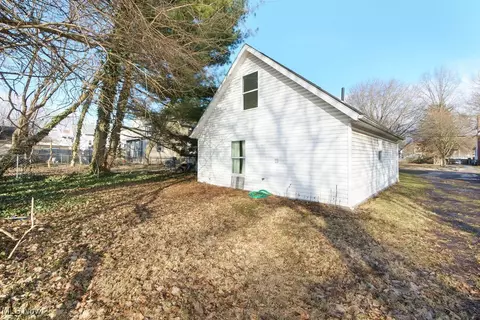 652 Thayer St, Akron, OH 44310 photo 4