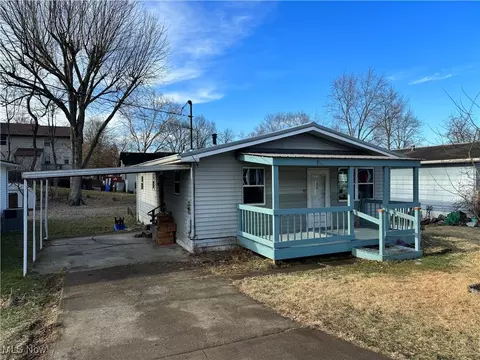 1516 27th St, Vienna, WV 26105