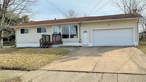 2966 Sahara Ave NE, Canton, OH 44705