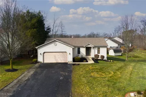 210 Clearwater Cv N, Austintown, OH 44515