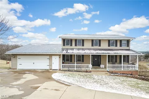 10274 Laurens Dr NE, Bolivar, OH 44612