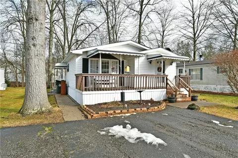 141 Northgate Dr NE, Warren, OH 44484
