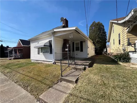 1807 Taft Ave NE, Canton, OH 44705