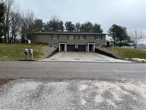 4497 King Arthur Dr, Uniontown, OH 44685