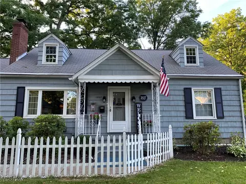 1827 Woodland St NE, Warren, OH 44483