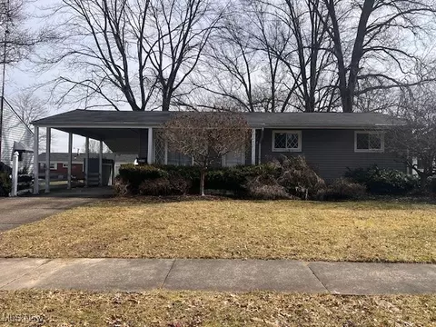 2820 Crestwood Dr NW, Warren, OH 44485