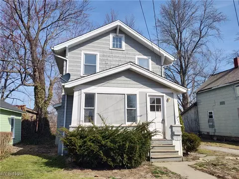 1249 W 48th St, Ashtabula, OH 44004 photo 2