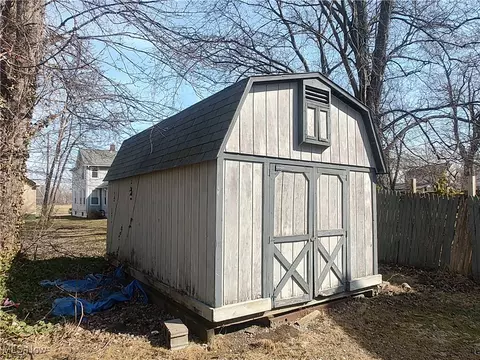 1249 W 48th St, Ashtabula, OH 44004 photo 8