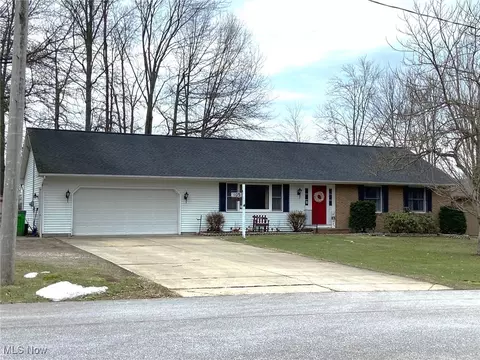 105 Sunset St, Orwell, OH 44076
