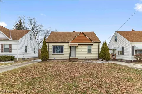 12105 Shady Oak Blvd, Garfield Heights, OH 44125