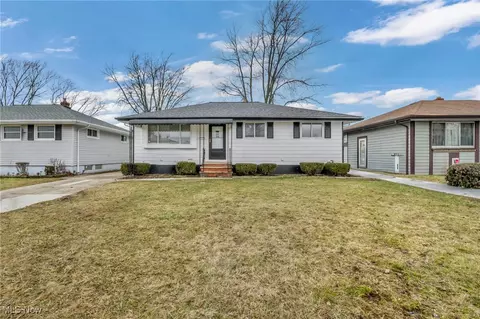 15954 Birchcroft Dr, Brook Park, OH 44142
