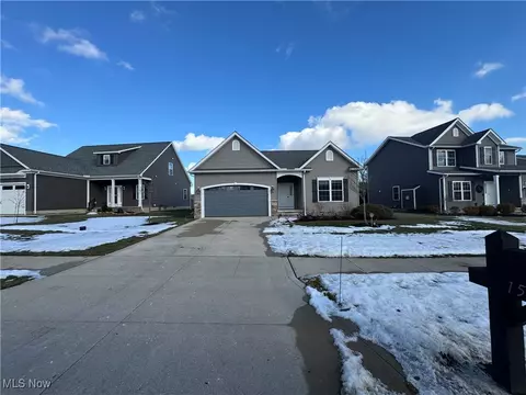 15135 Woodsong Dr, Middlefield, OH 44062