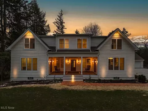 14 Stokes Ln, Hudson, OH 44236