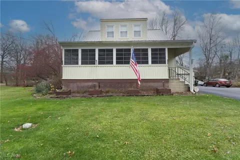 811 Ridge Rd, Newton Falls, OH 44444