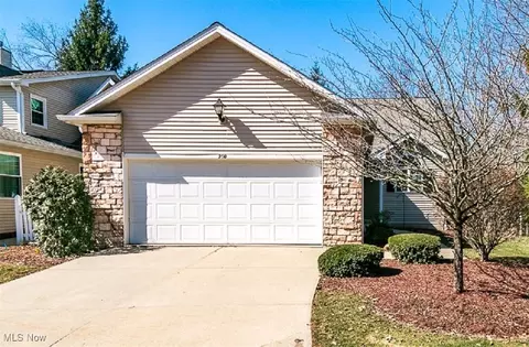 950 Grand View Ln, Aurora, OH 44202