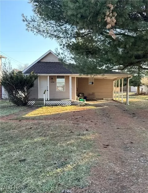 1214 11th St, Vienna, WV 26105