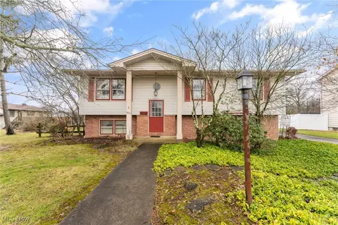 420 Aurora Dr, Youngstown, OH 44505