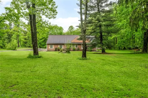13443 Lakewood Dr, Chesterland, OH 44026