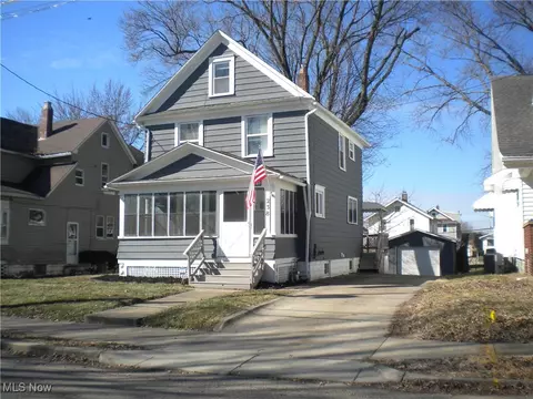 238 24th St NW, Barberton, OH 44203