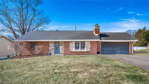3055 Lookout Dr, Zanesville, OH 43701