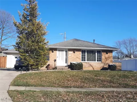 7085 Arcadia Dr, Parma, OH 44129