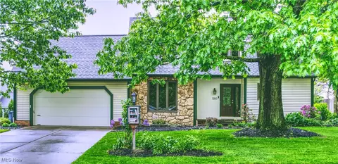 1350 Farrell St SE, North Canton, OH 44720