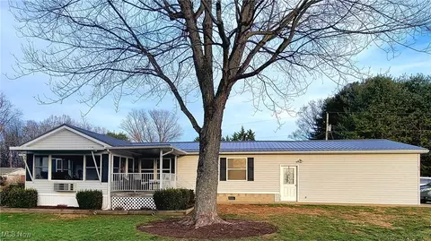 52 Cornerville Rd, Marietta, OH 45750