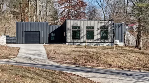 537 Oak Hill Rd, Wooster, OH 44691