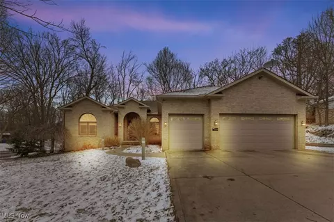 2205 Garfield St, Ravenna, OH 44266