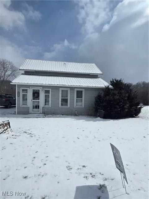 10131 Stillwater Rd SE, Uhrichsville, OH 44683