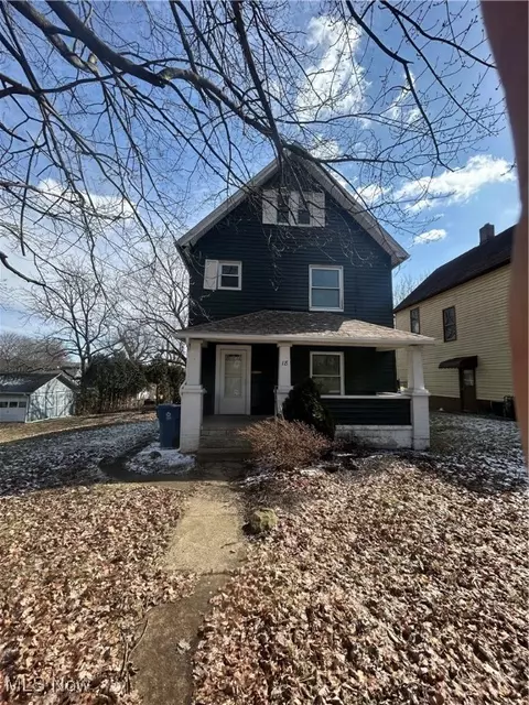 18 Hawthorne St, Struthers, OH 44471