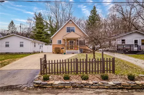 446 Woodrow St, Akron, OH 44303