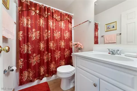 Bath - 802 Cedar Way, Boardman, OH 44512 photo 2 of 2