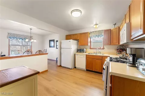 Kitchen - 802 Cedar Way, Boardman, OH 44512 photo 4 of 4