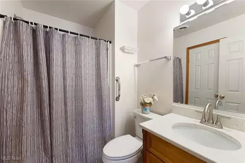 Bath - 802 Cedar Way, Boardman, OH 44512 photo 1 of 2