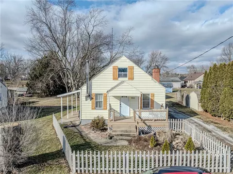 5911 Cassidy St NE, Louisville, OH 44641