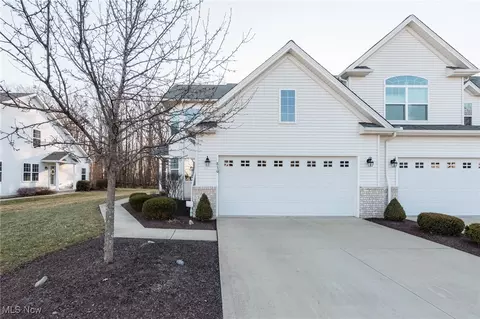 830 Wildberry Cir, Avon Lake, OH 44012