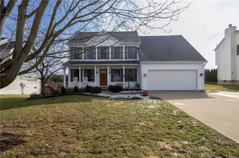 325 Wintercreek Cir, Wadsworth, OH 44281