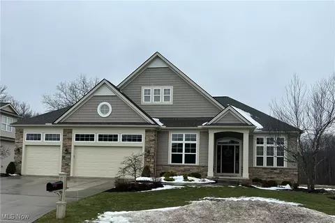 454 Saint Andrews Ln, Broadview Heights, OH 44147
