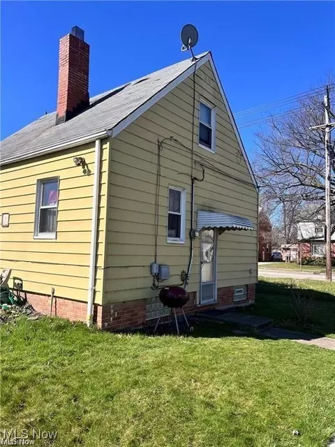 435 E 250th St, Euclid, OH 44132 photo 7