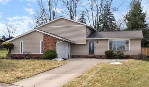 7700 Delaware Dr, Middleburg Heights, OH 44130