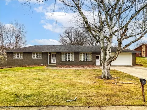 22 Hillside Dr, Millersburg, OH 44654