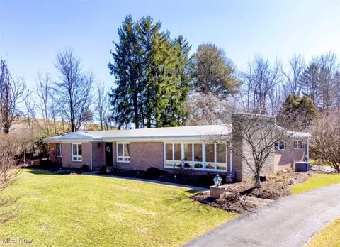 142 Walnut Ave, Saint Clairsville, OH 43950