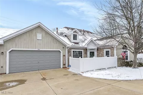 394 Houghton Rd #16, Sagamore Hills, OH 44067