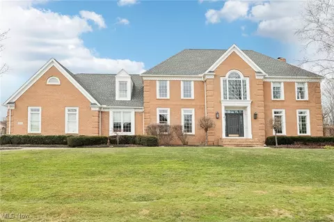 270 Camden Ln, Aurora, OH 44202