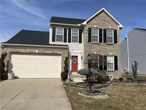 4847 Treeline Dr, Brunswick Hills, OH 44212