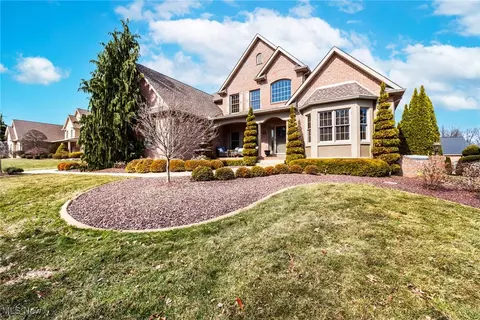 3925 Montereale Dr, Canfield, OH 44406