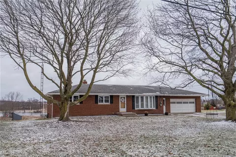 9765 Sommerville St, Louisville, OH 44641